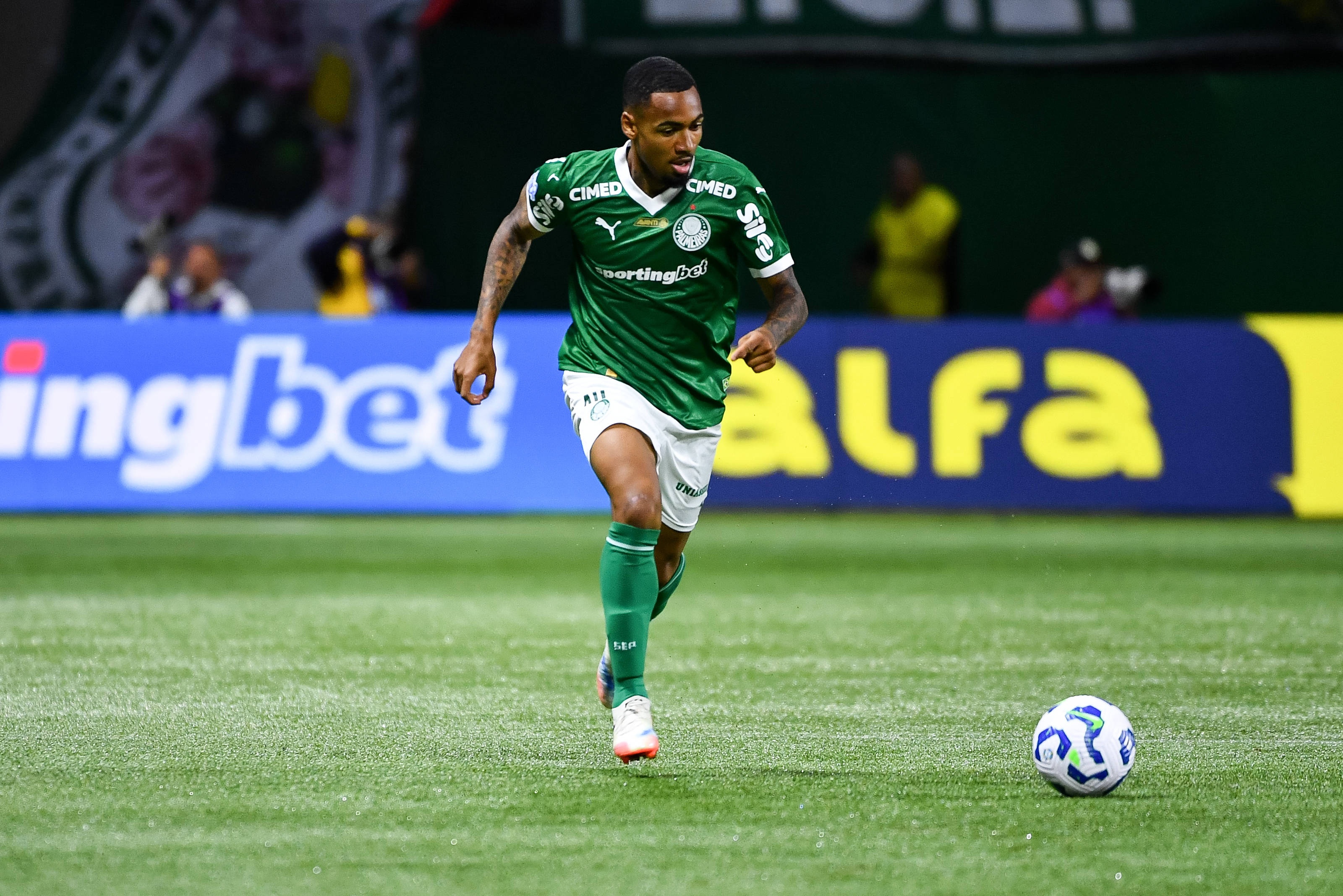 B体育-ESPN：那不勒斯愿意3000万欧报价帕尔梅拉斯中场阿兰