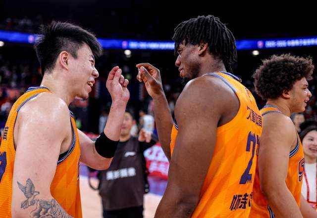 B体育官方网站-CBA积分榜最新排名！上海力压广厦排第1，广东第3不稳，7队大乱斗